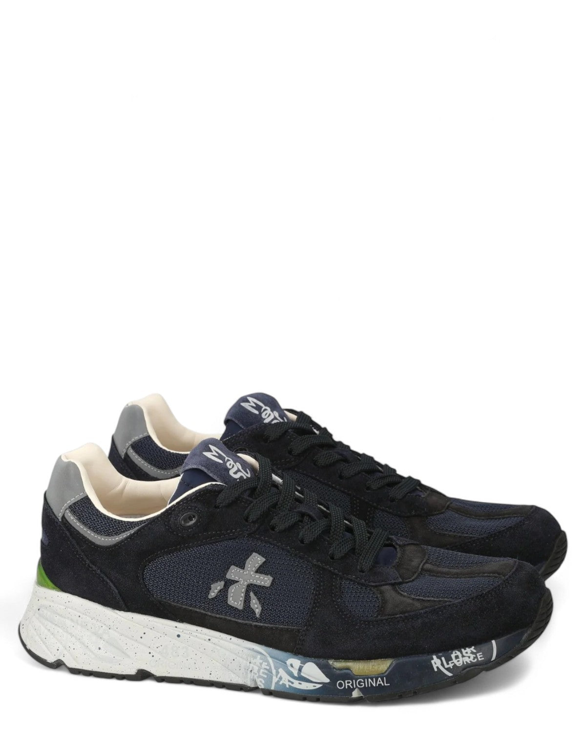 Sneakers uomo Premiata Mase 6887 in pelle e tessuto blu, doppia vista laterale con suola vintage e dettagli grafici per un look dinamico.