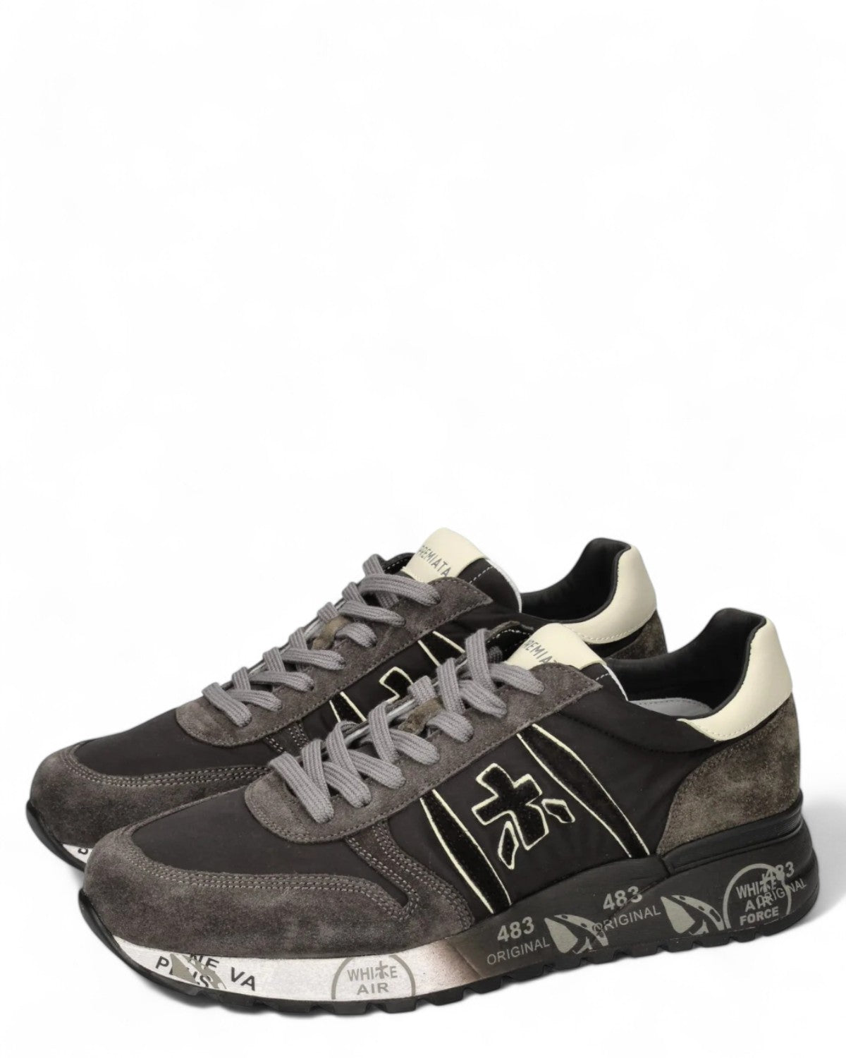 Coppia di sneakers Premiata Lander 4951 uomo in pelle scamosciata e nylon nero, con suola ergonomica e dettagli grafici, vista frontale angolata.