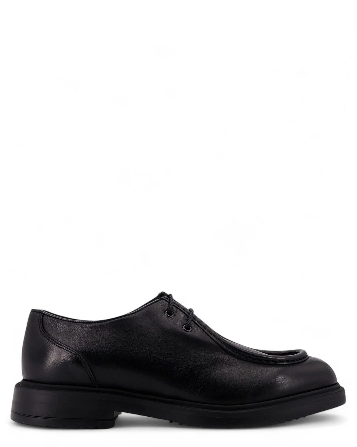 Scarpa stringata Derby Parabout in pelle nera Doucal’s con punta arrotondata e suola in gomma, stile elegante per uomo FW26.