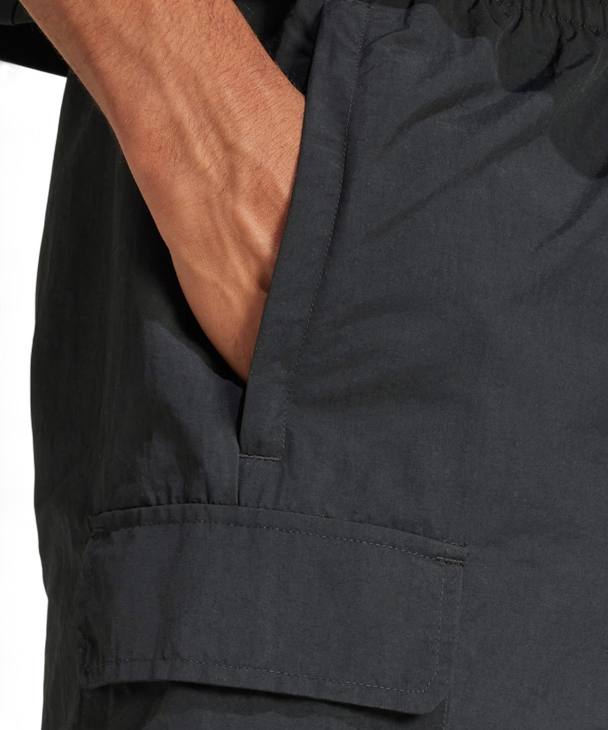 Adidas ESS WVN Pantaloncini Cargo in Poliammide-Shorts-Adidas Originals-Vittorio Citro Boutique