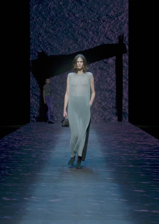 Long dress in 3D effect embossed knit with maxi slits