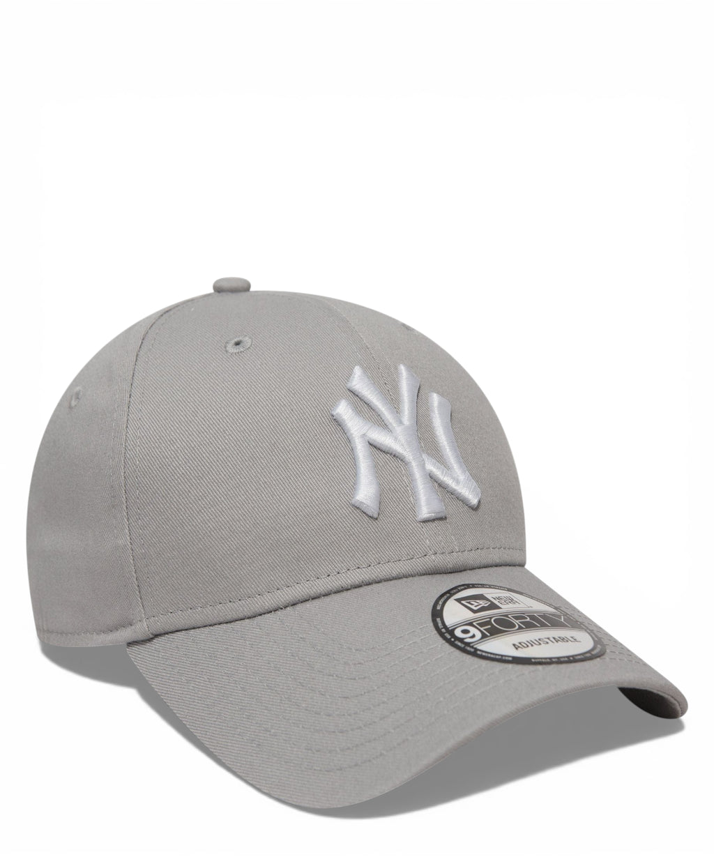 New Era Yankees 9FORTY Cap with embroidered logo