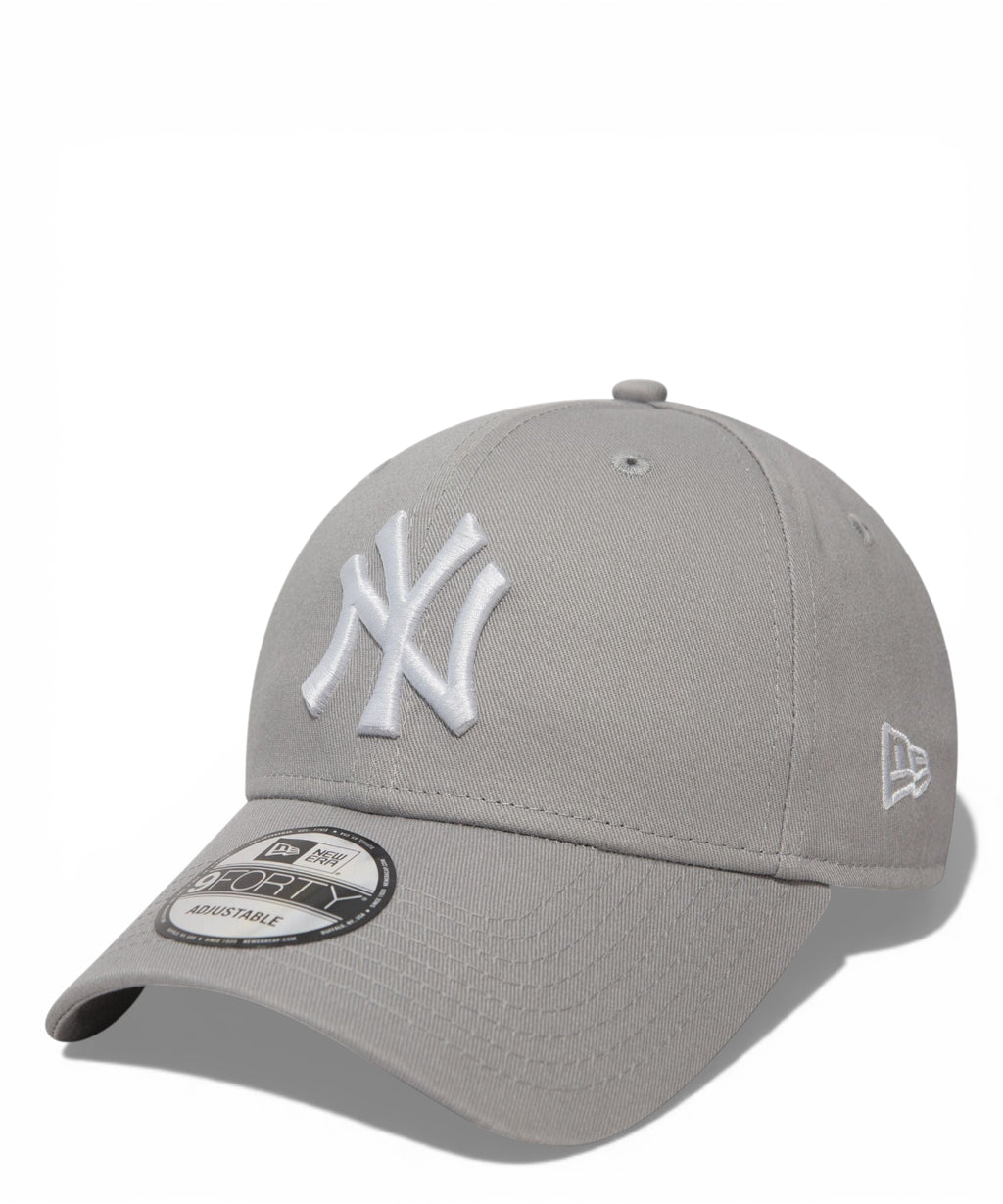 New Era Yankees 9FORTY Cap with embroidered logo