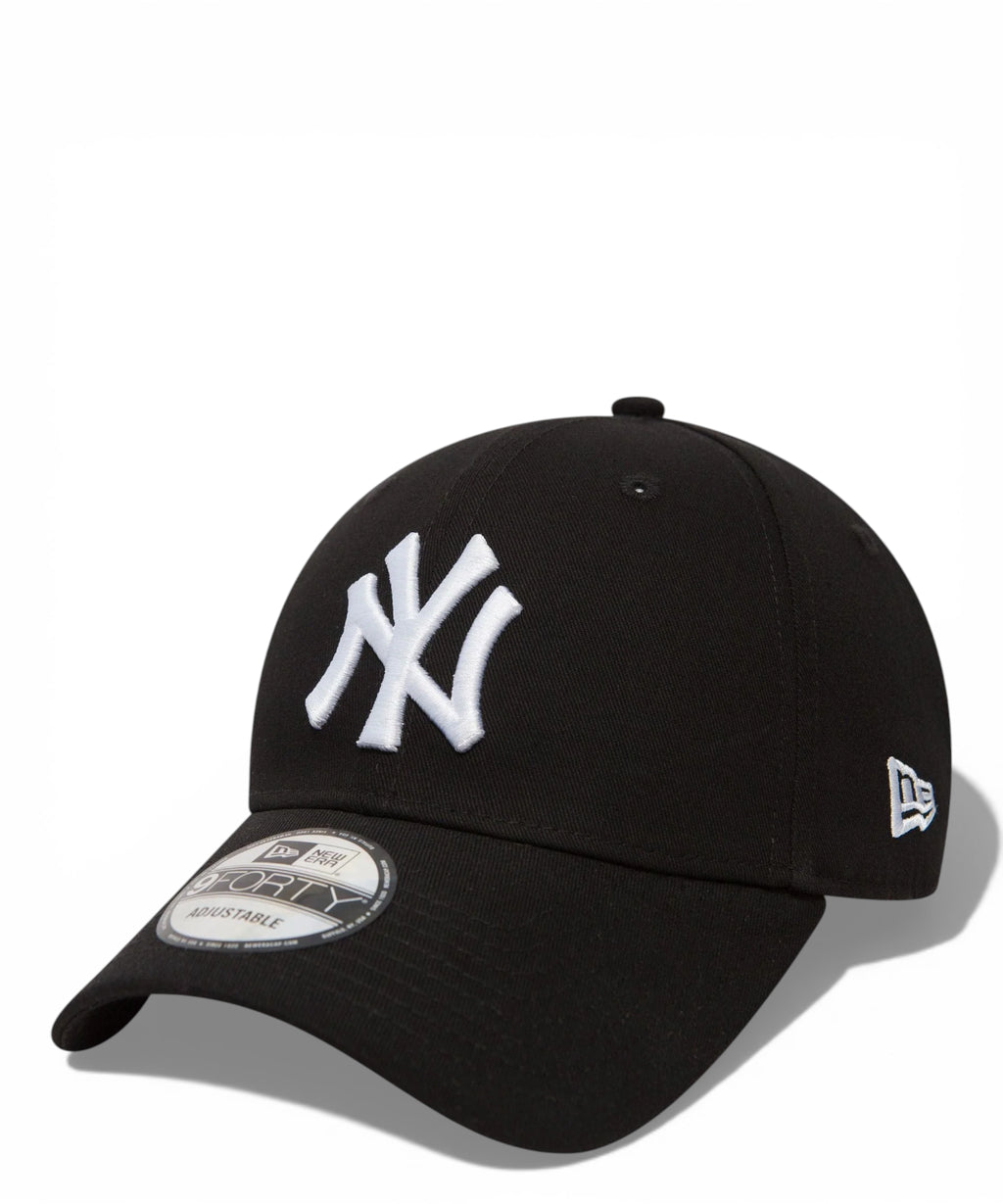 New Era Yankees 9FORTY Cap with embroidered logo