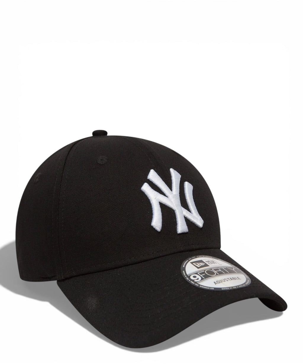 New Era Yankees 9FORTY Cap with embroidered logo