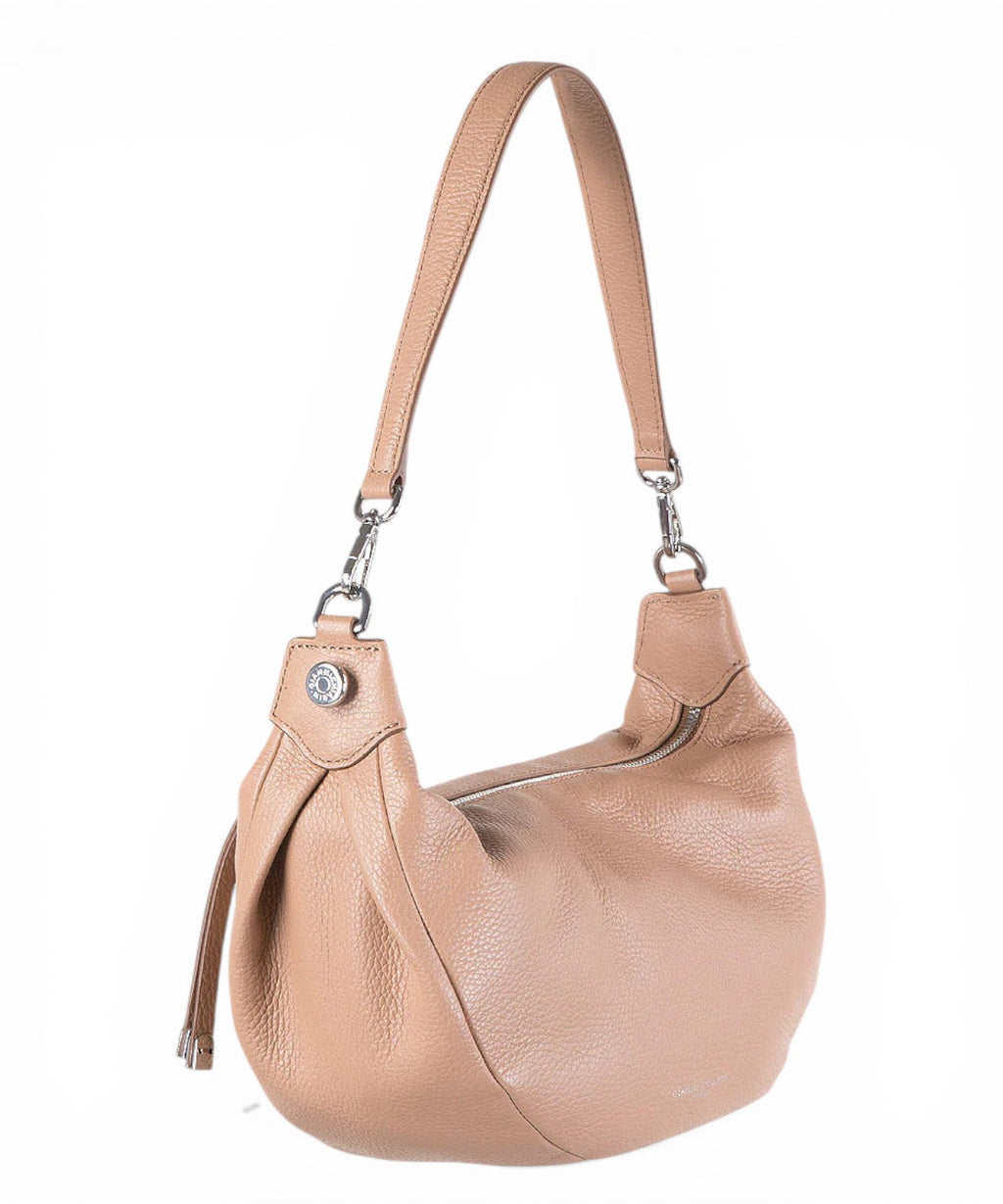 Borsa Aisha i hamret læder med skulderrem Gianni Chiarini