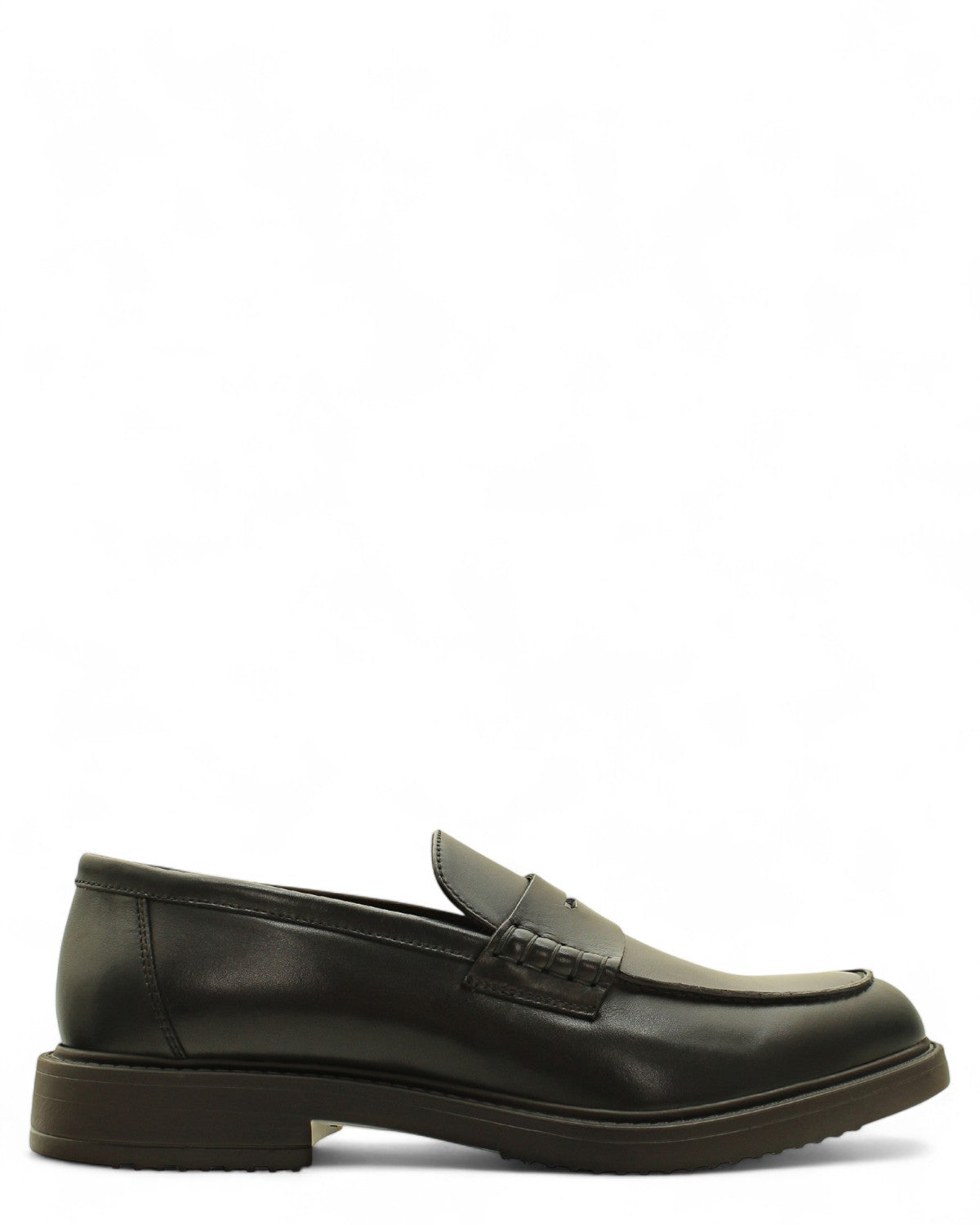 Mocassino Penny Pelle Uomo Elegante e Comodo in pelle nappata nera con suola robusta, ideale per look casual e formali invernali.