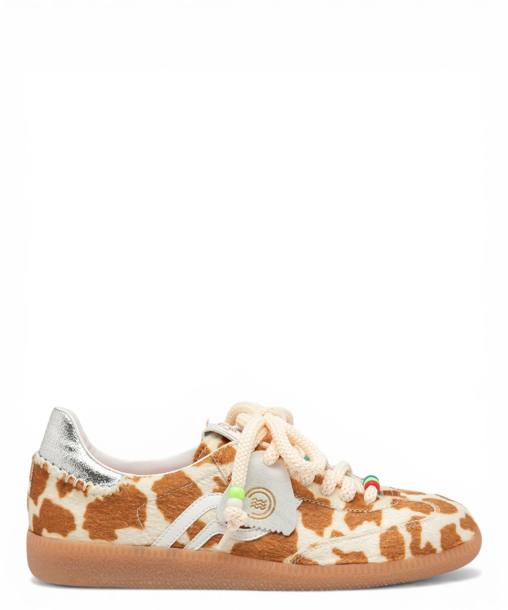 Retro polo sneaker with silver details and horse emblem