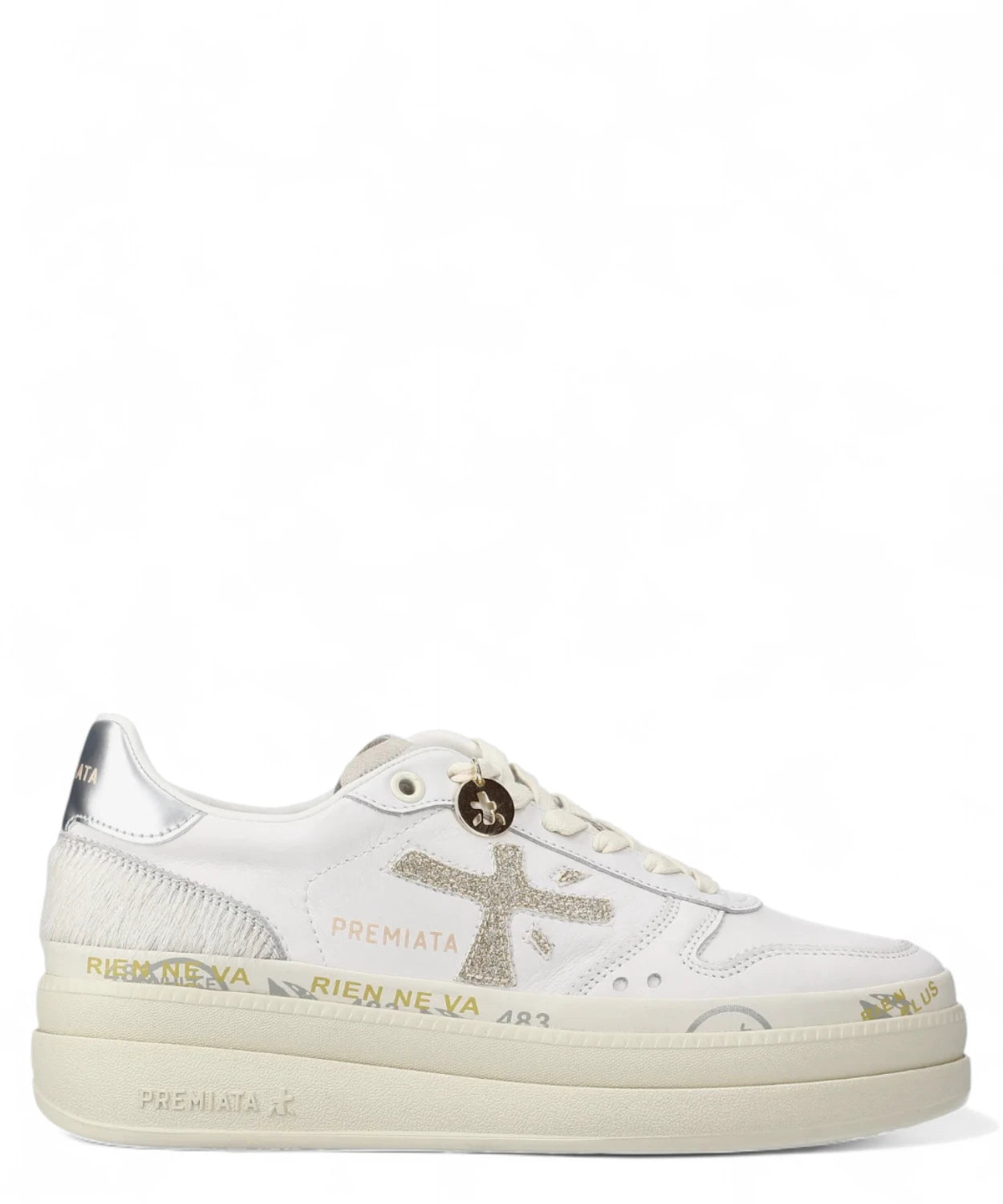 Sneakers Platform Premiata Micol 7750 da donna in pelle bianca con suola doppio strato e logo laterale, stile urban-chic per l'inverno FW26.
