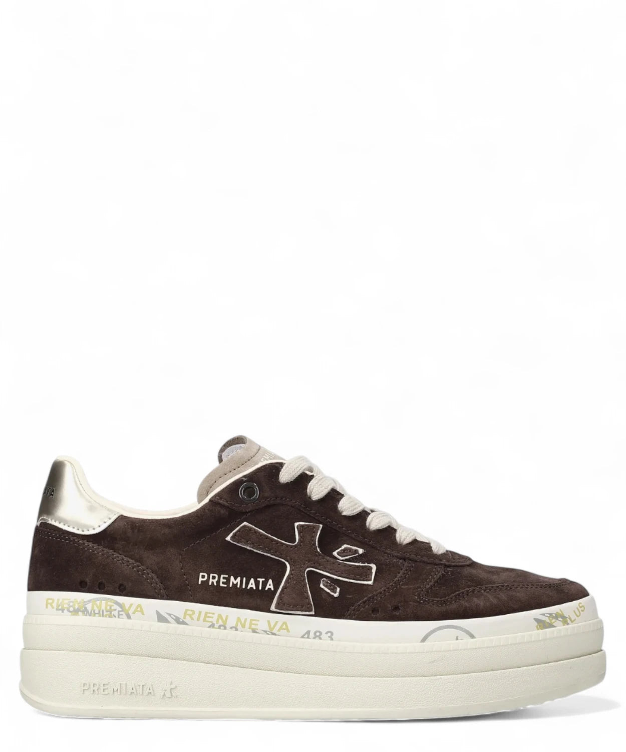 Sneakers Micol 7894 Platform Premiata in camoscio marrone con suola platform bianca e logo laterale, perfette per look casual invernali.