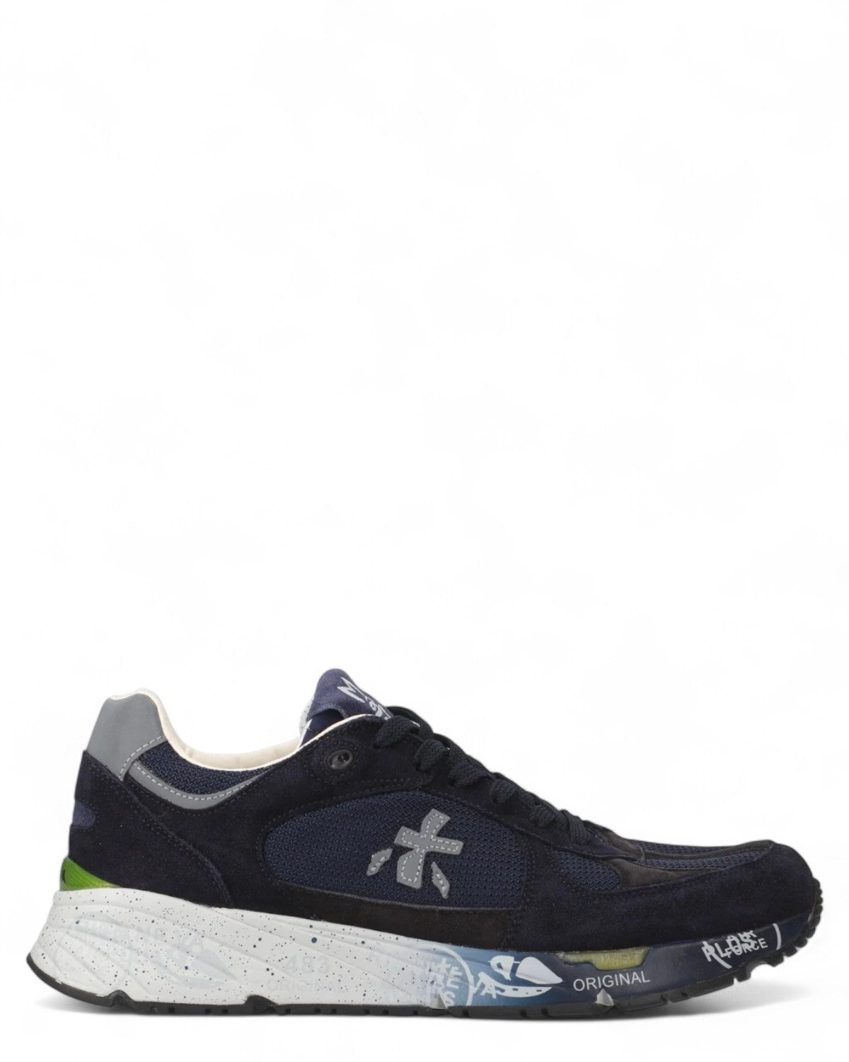 Premiata Sneakers Uomo Mase 6887 in pelle e tessuto blu con logo laterale, suola vintage decorata e dettagli grigi e verdi. Design anni '90.