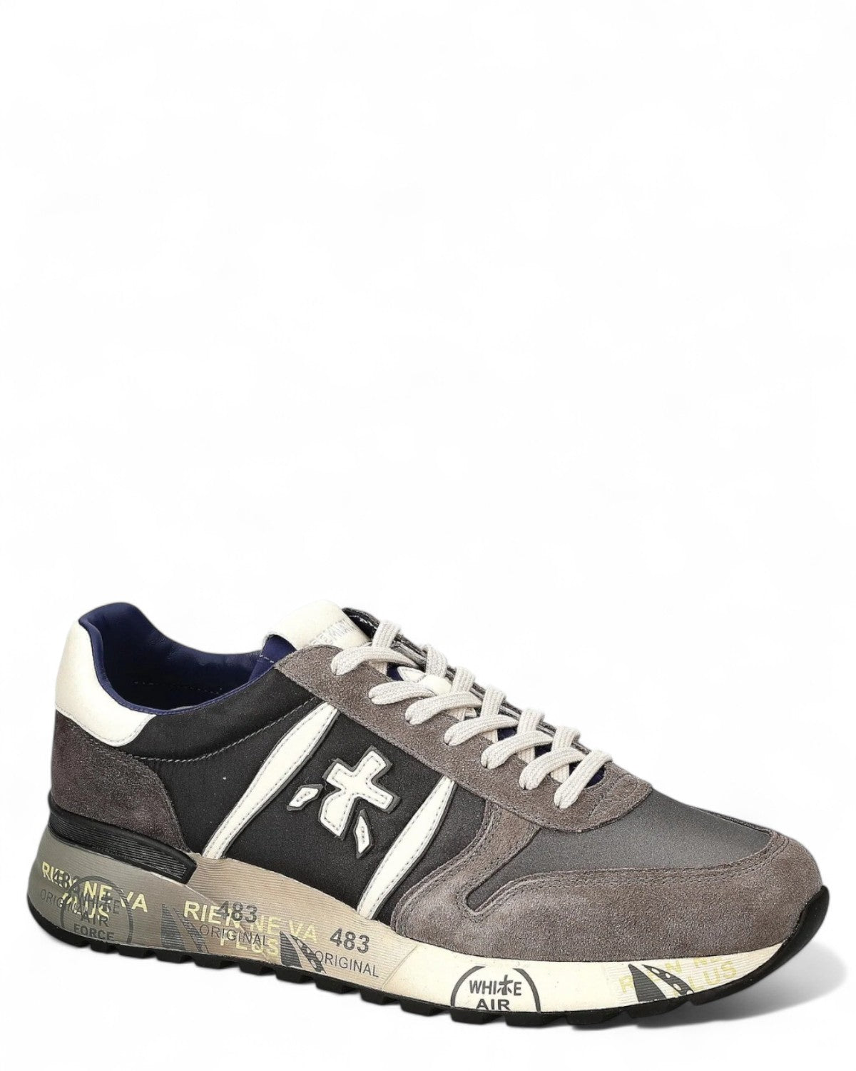 Scarpa sportiva uomo Premiata Lander 6906, design artigianale con logo laterale e suola con stampa, ideale per comfort e stile quotidiano.