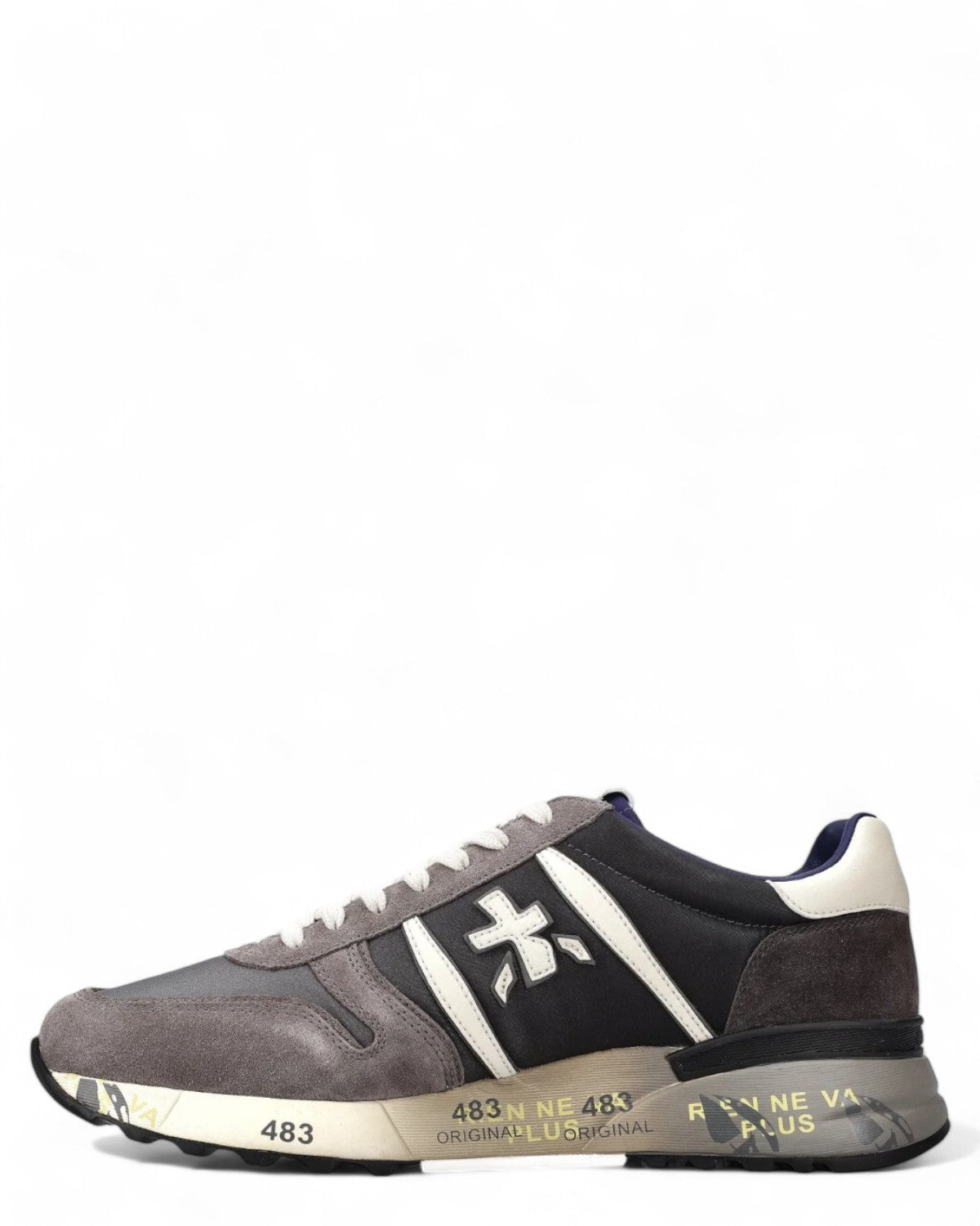 Sneakers Lander 6906 di Premiata in tonalità grigie con dettagli bianchi, suola decorata e tomaia ergonomica per uso versatile.