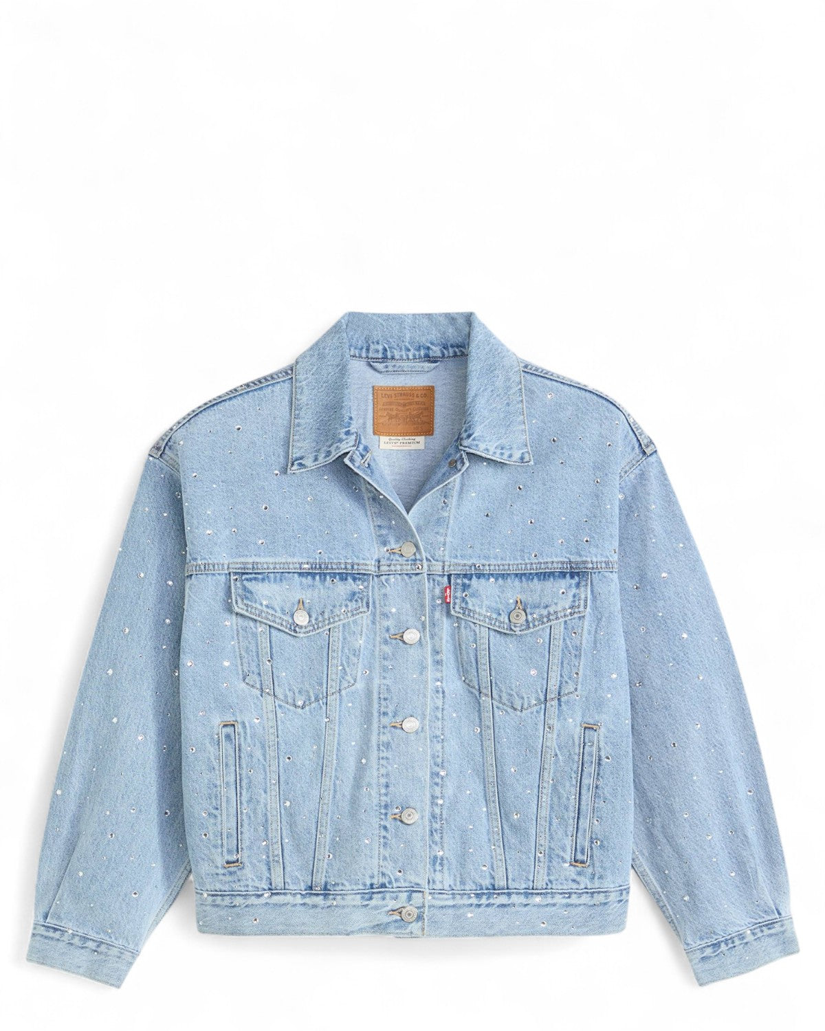 Giubbino Jeans Trucker Strass di Levi's in denim chiaro con strass applicati, stile anni '90, taglio oversize e tasche frontali con bottoni.