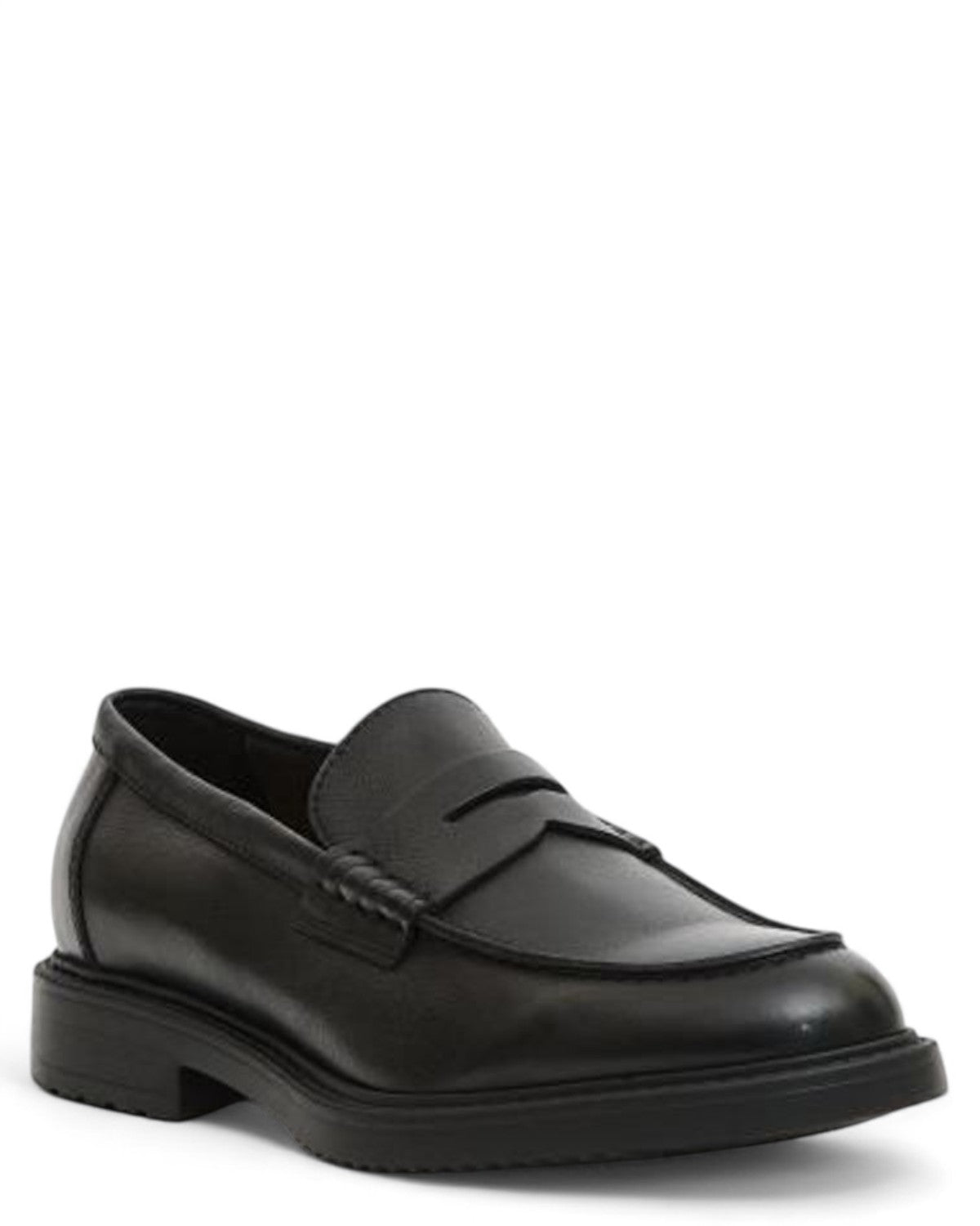 Mocassino Penny Pelle Nera Uomo Doucal's con tomaia liscia in pelle nappata, vista angolata che evidenzia cuciture artigianali e design raffinato.