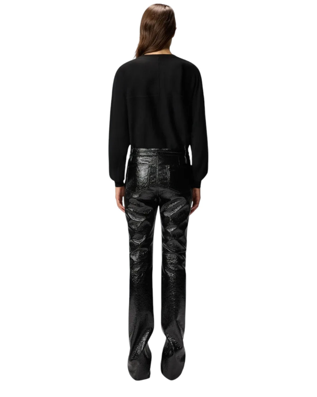 Vista posteriore della maglia Pinko in lana merino nera indossata, vestibilità comoda e stile raffinato per l'inverno donna.